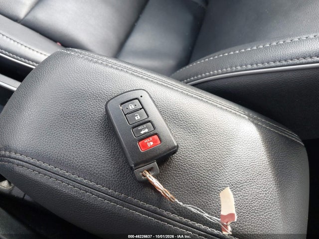 46226637 :رقم المزاد ، 2T1BURHE1FC305121 vin ، 2015 Toyota Corolla Le Premium مزاد بيع