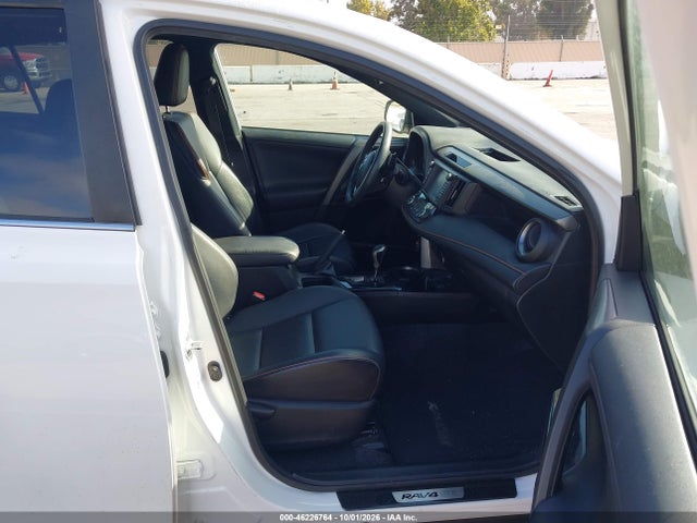 2T3NFREV9GW256950 Toyota RAV4 SE