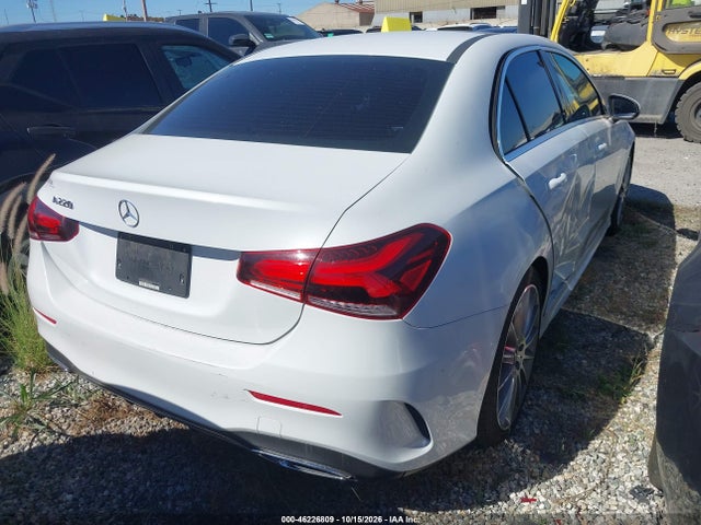 W1K3G4EB3LW043619 Mercedes-Benz A 220