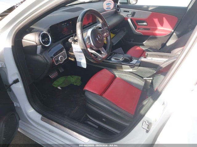 W1K3G4EB3LW043619 Mercedes-Benz A 220