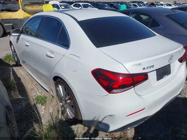 W1K3G4EB3LW043619 Mercedes-Benz A 220