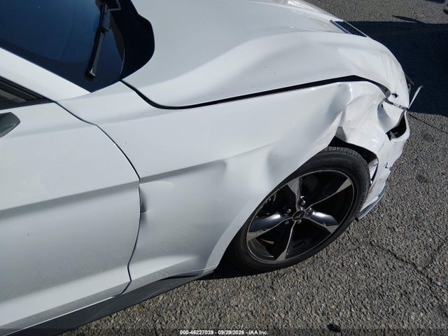 Ford Mustang Ecoboost 2018 1FATP8UH7J5110853 Image 17