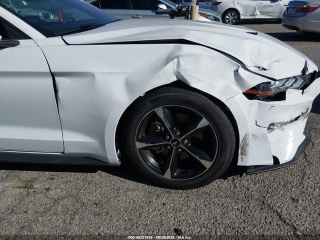 Ford Mustang Ecoboost 2018 1FATP8UH7J5110853 Image 18