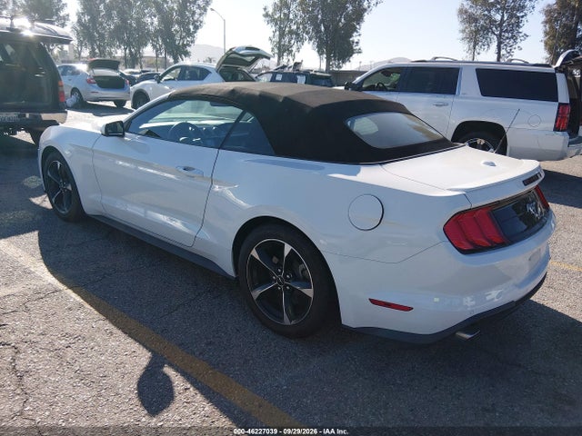 Ford Mustang Ecoboost 2018 1FATP8UH7J5110853 Image 3