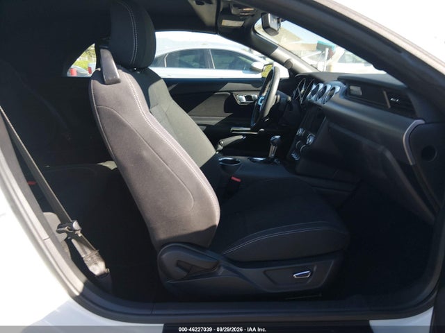 Ford Mustang Ecoboost 2018 1FATP8UH7J5110853 Image 5