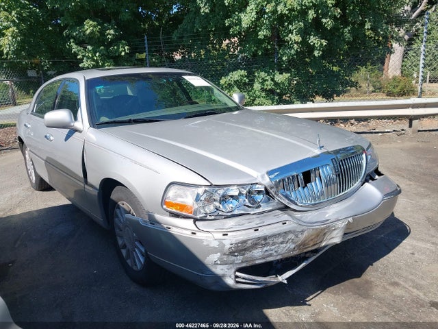 46227465 :رقم المزاد ، 1LNHM82W95Y661912 vin ، 2005 Lincoln Town Car Signature Limited مزاد بيع