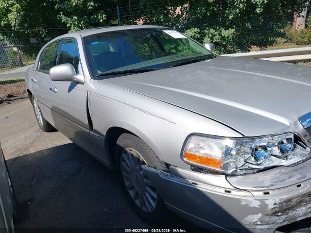46227465 :رقم المزاد ، 1LNHM82W95Y661912 vin ، 2005 Lincoln Town Car Signature Limited مزاد بيع