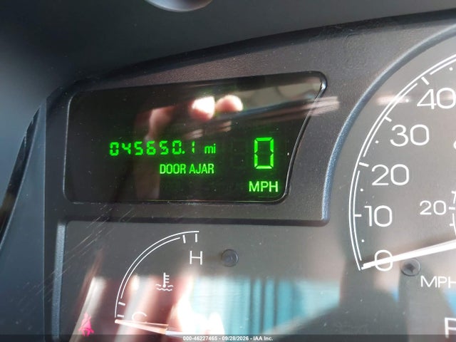 46227465 :رقم المزاد ، 1LNHM82W95Y661912 vin ، 2005 Lincoln Town Car Signature Limited مزاد بيع