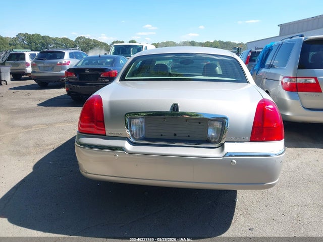 46227465 :رقم المزاد ، 1LNHM82W95Y661912 vin ، 2005 Lincoln Town Car Signature Limited مزاد بيع