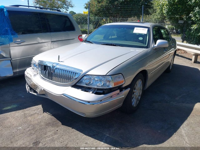46227465 :رقم المزاد ، 1LNHM82W95Y661912 vin ، 2005 Lincoln Town Car Signature Limited مزاد بيع