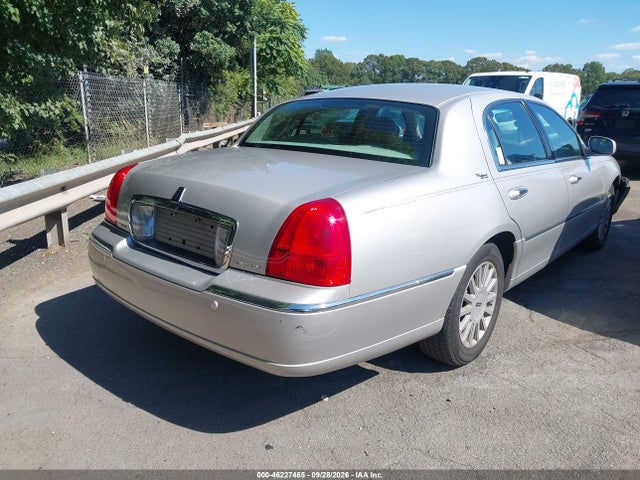 46227465 :رقم المزاد ، 1LNHM82W95Y661912 vin ، 2005 Lincoln Town Car Signature Limited مزاد بيع