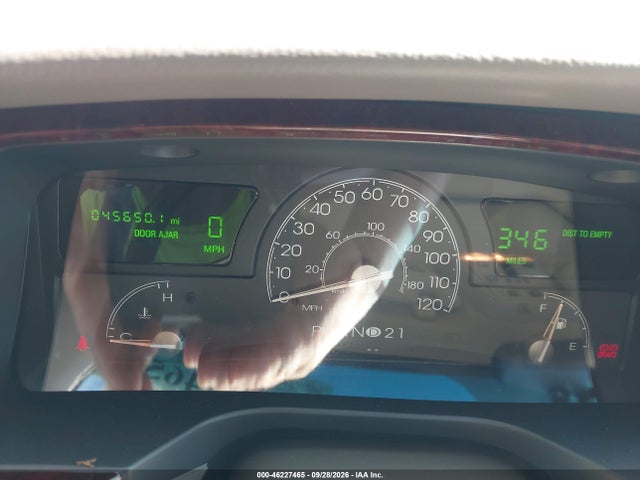 46227465 :رقم المزاد ، 1LNHM82W95Y661912 vin ، 2005 Lincoln Town Car Signature Limited مزاد بيع
