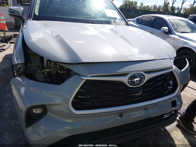 Продаж на аукціоні авто 2022 Toyota Highlander Hybrid Xle Bronze Edition, vin: 5TDABRCH3NS553749, номер лоту: 46227958