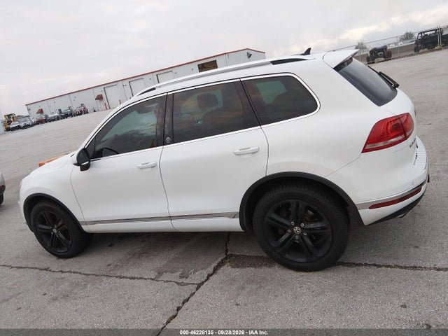 Продаж на аукціоні авто 2017 Volkswagen Touareg V6 Wolfsburg Edition, vin: WVGRF7BP9HD003990, номер лоту: 46228135