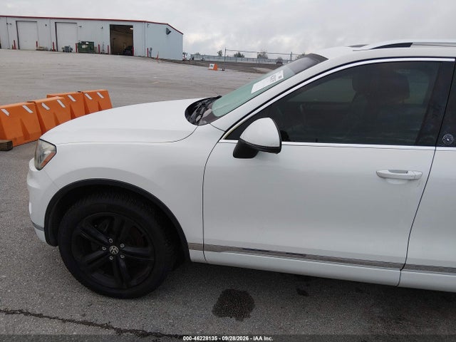 Продаж на аукціоні авто 2017 Volkswagen Touareg V6 Wolfsburg Edition, vin: WVGRF7BP9HD003990, номер лоту: 46228135