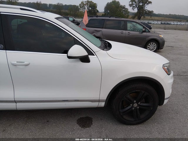Продаж на аукціоні авто 2017 Volkswagen Touareg V6 Wolfsburg Edition, vin: WVGRF7BP9HD003990, номер лоту: 46228135