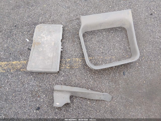 46228902 :رقم المزاد ، 3GKFK16T01G115176 vin ، 2001 Gmc Yukon Xl 1500 Slt مزاد بيع
