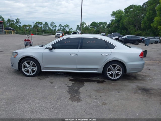 2012 Volkswagen Passat 3.6l V6 Sel Premium მანქანა იყიდება აუქციონზე, vin: 1VWCM7A35CC021378, აუქციონის ნომერი: 46229119