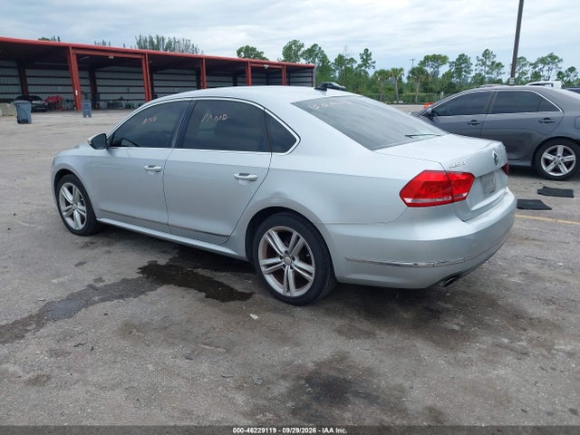 2012 Volkswagen Passat 3.6l V6 Sel Premium მანქანა იყიდება აუქციონზე, vin: 1VWCM7A35CC021378, აუქციონის ნომერი: 46229119