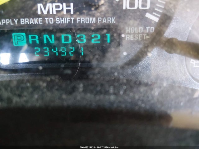 46229128 :رقم المزاد ، 3GNFK16T1YG145591 vin ، 2000 Chevrolet Suburban Ls مزاد بيع