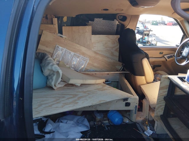 46229128 :رقم المزاد ، 3GNFK16T1YG145591 vin ، 2000 Chevrolet Suburban Ls مزاد بيع