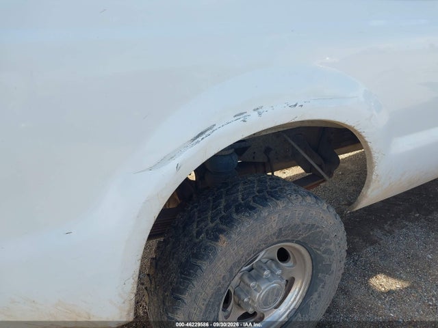 46229586 :رقم المزاد ، 1FTNX21F8YEB08560 vin ، 2000 Ford F-250 Lariat/xl/xlt مزاد بيع