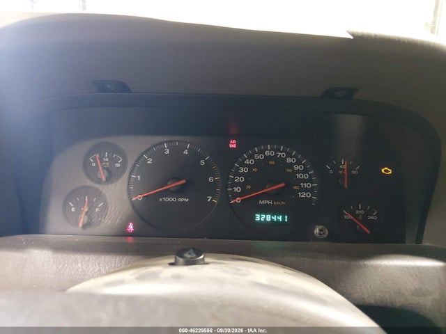 2000 Jeep Grand Cherokee Laredo მანქანა იყიდება აუქციონზე, vin: 1J4GW48NXYC222537, აუქციონის ნომერი: 46229598