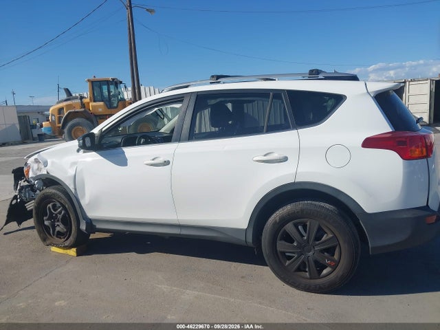 Toyota RAV4 LE 2015 JTMZFREVXFJ058201 Image 14