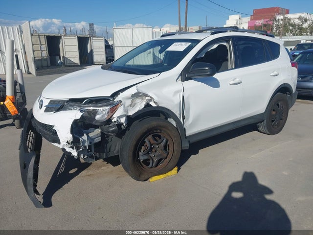 Toyota RAV4 LE 2015 JTMZFREVXFJ058201 Image 2