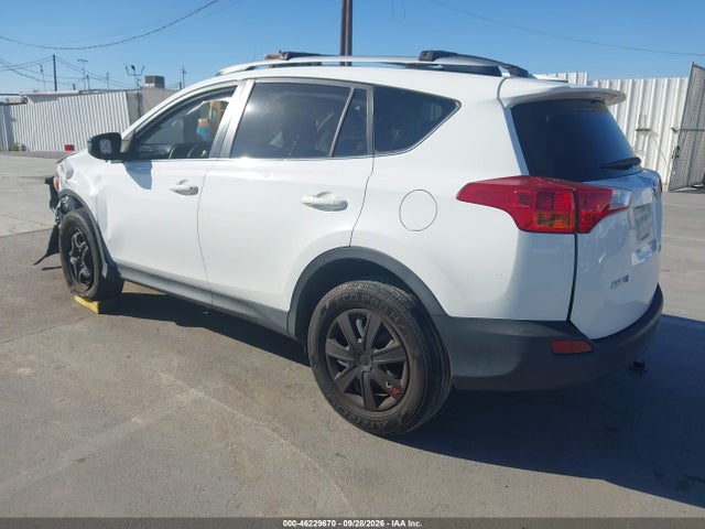 Toyota RAV4 LE 2015 JTMZFREVXFJ058201 Image 3