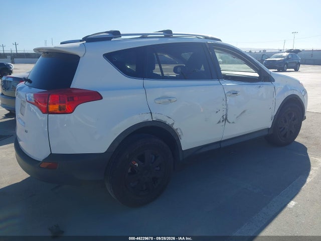 Toyota RAV4 LE 2015 JTMZFREVXFJ058201 Image 4