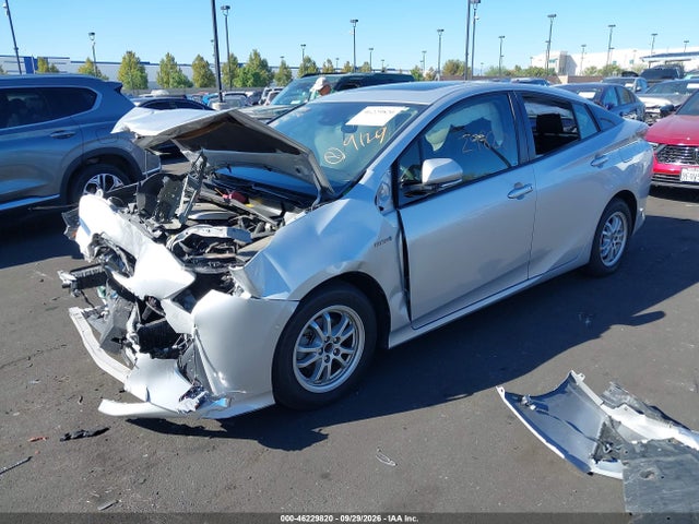 Toyota Prius Four 2016 JTDKARFU5G3514231 Image 2