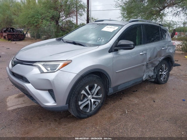 JTMZFREV5JJ171563 Toyota RAV4 LE