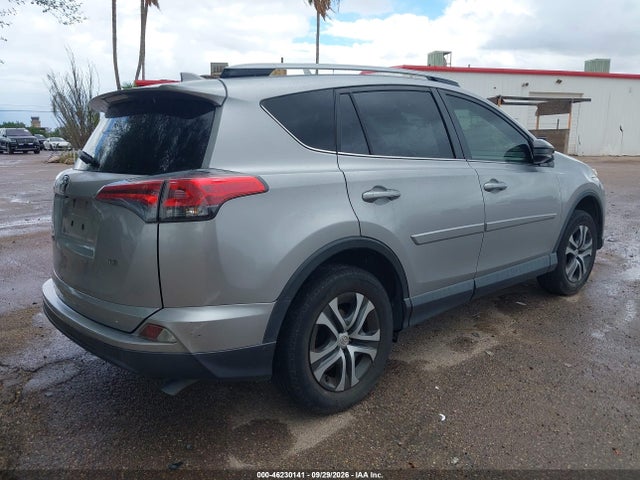 JTMZFREV5JJ171563 Toyota RAV4 LE