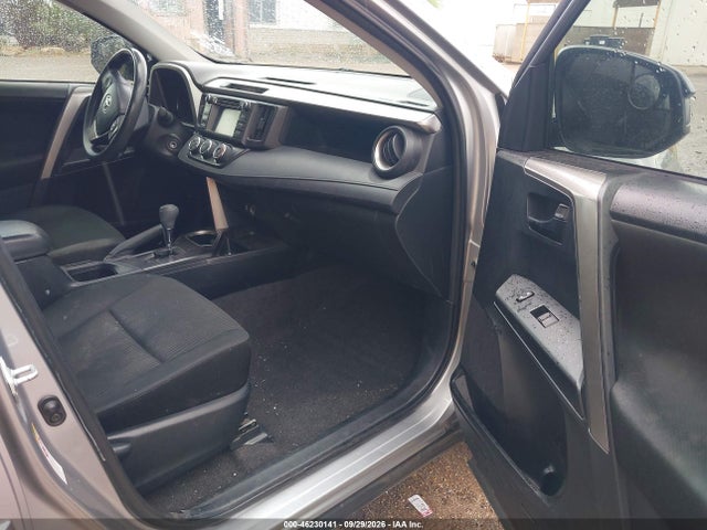 JTMZFREV5JJ171563 Toyota RAV4 LE