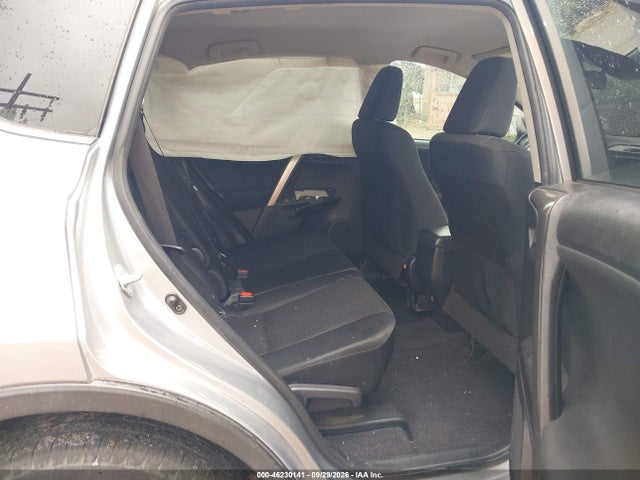 JTMZFREV5JJ171563 Toyota RAV4 LE