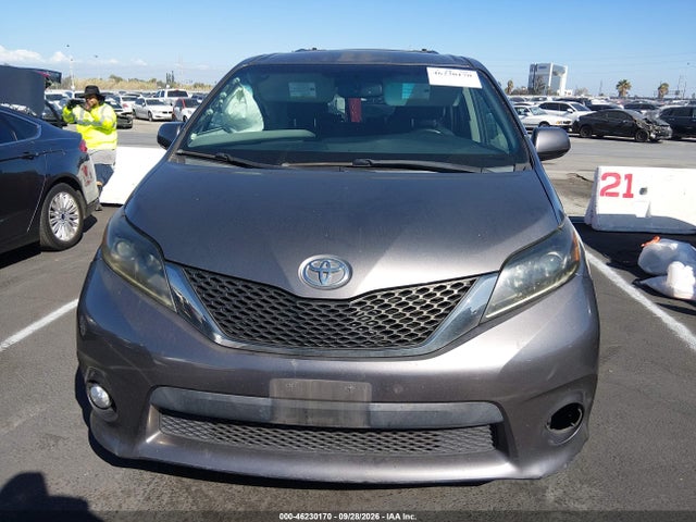 5TDXK3DC7FS660475 Toyota Sienna Se 8 Passenger