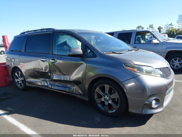 5TDXK3DC7FS660475 Toyota Sienna Se 8 Passenger