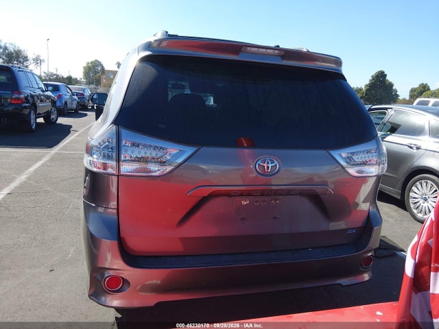 5TDXK3DC7FS660475 Toyota Sienna Se 8 Passenger