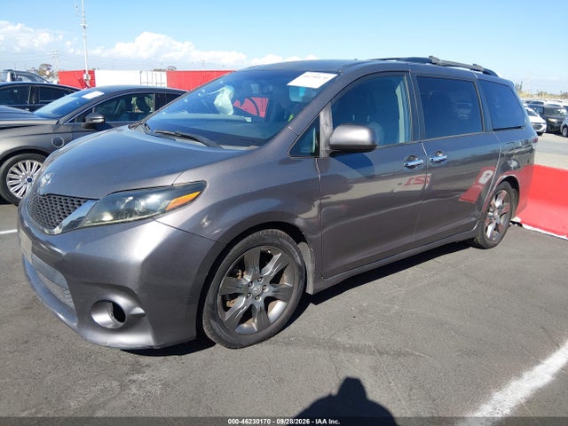 5TDXK3DC7FS660475 Toyota Sienna Se 8 Passenger