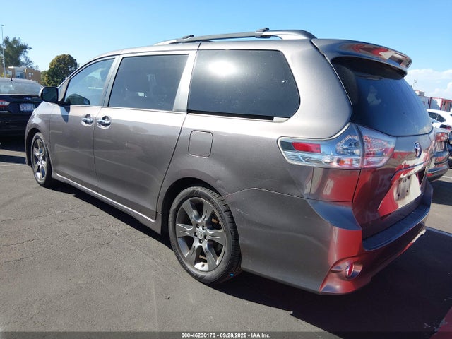 5TDXK3DC7FS660475 Toyota Sienna Se 8 Passenger