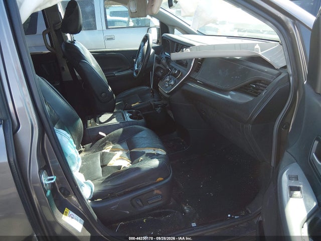 5TDXK3DC7FS660475 Toyota Sienna Se 8 Passenger