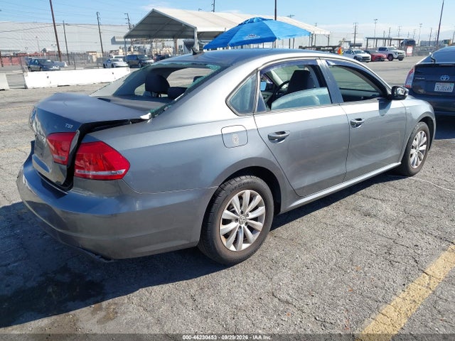1VWAT7A30FC061074 Volkswagen Passat 1.8t Wolfsburg Edition