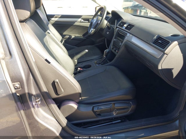 1VWAT7A30FC061074 Volkswagen Passat 1.8t Wolfsburg Edition