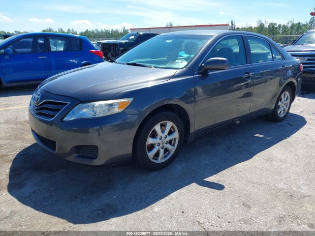 46230577 :رقم المزاد ، 4T1BF3EK8BU175591 vin ، 2011 Toyota Camry Le مزاد بيع