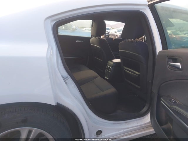 46230630 :رقم المزاد ، 2C3CDXBG6FH726796 vin ، 2015 Dodge Charger Se مزاد بيع
