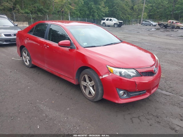 46230707 :رقم المزاد ، 4T1BF1FK2EU810988 vin ، 2014 Toyota Camry Se مزاد بيع