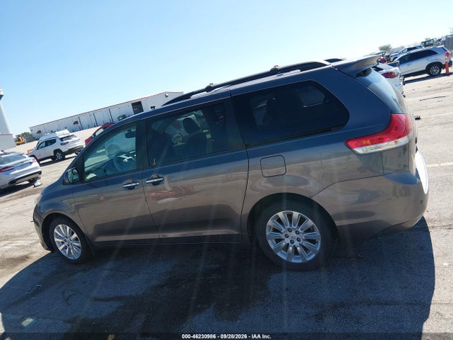 2013 Toyota Sienna Xle 7 Passenger მანქანა იყიდება აუქციონზე, vin: 5TDDK3DC1DS053553, აუქციონის ნომერი: 46230986