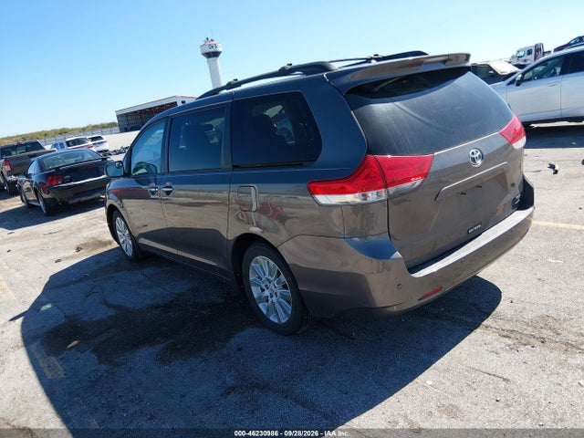 2013 Toyota Sienna Xle 7 Passenger მანქანა იყიდება აუქციონზე, vin: 5TDDK3DC1DS053553, აუქციონის ნომერი: 46230986
