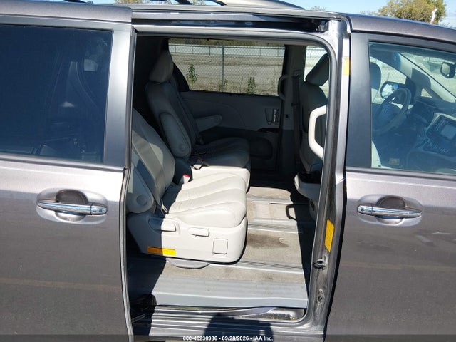 2013 Toyota Sienna Xle 7 Passenger მანქანა იყიდება აუქციონზე, vin: 5TDDK3DC1DS053553, აუქციონის ნომერი: 46230986